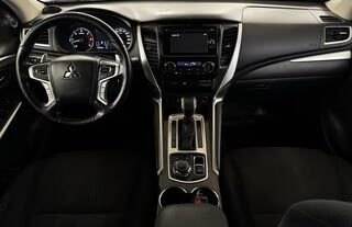 Фото MITSUBISHI Pajero Sport III с пробегом Фото MITSUBISHI Pajero Sport III с пробегом