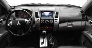 Фото MITSUBISHI Pajero Sport II Рестайлинг с пробегом Фото MITSUBISHI Pajero Sport II Рестайлинг с пробегом