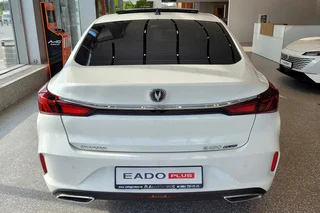 CHANGAN Eado PLUS DLX Фото CHANGAN Eado PLUS DLX