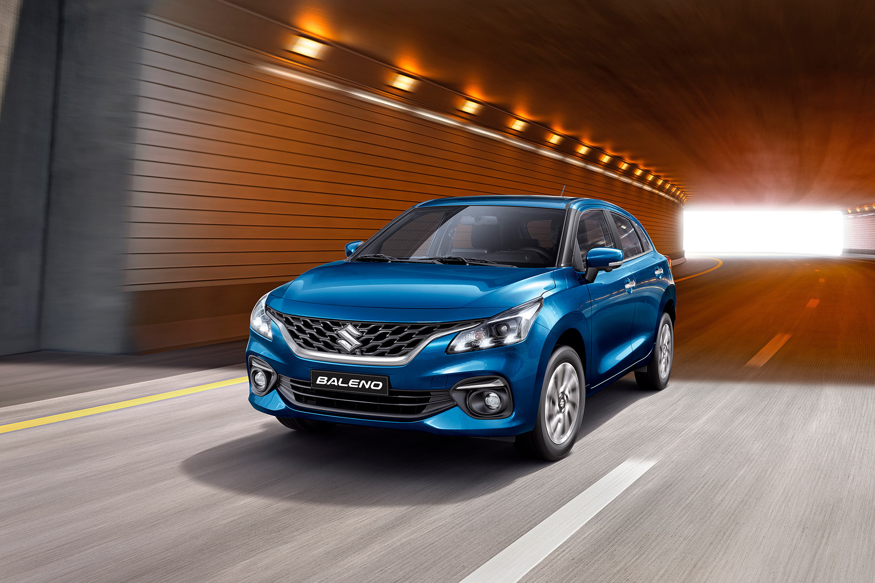 SUZUKI Baleno 2024 - фото в новом кузове: салон, вид снаружи, багажник