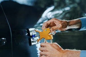 Профессиональное удаление вмятин без покраски: ваш автомобиль заслуживает лучшего!