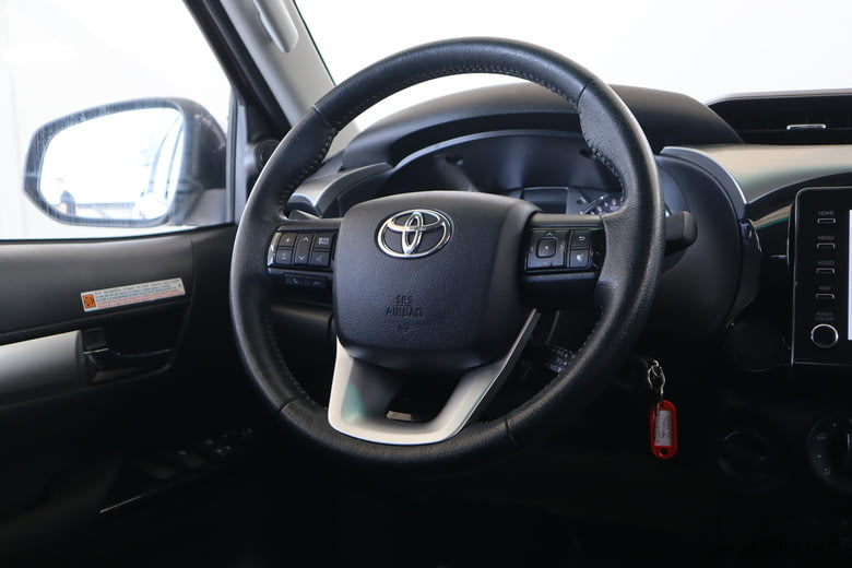 Фото TOYOTA Hilux VIII с пробегом