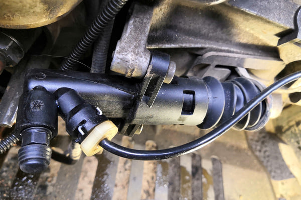 Замена главного цилиндра сцепления FAW, №2