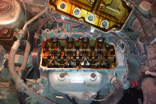 Замена маслосъемных колпачков MITSUBISHI Carisma, №2