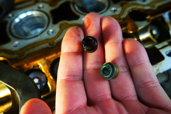 Замена маслосъемных колпачков RAVON R2, №2