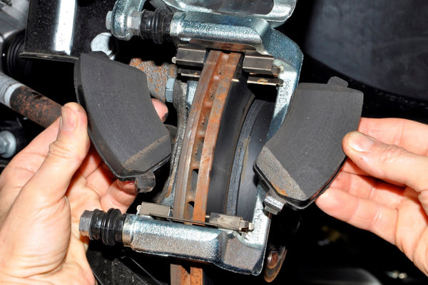 Замена передних тормозных колодок JETOUR T2, №2