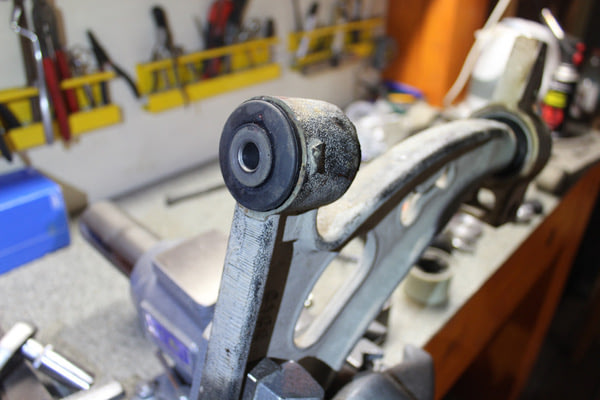 Замена сайлентблоков передних рычагов SUZUKI Swift Fl, №2