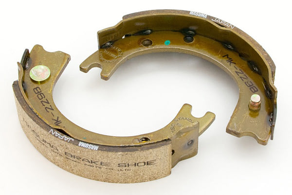 Замена задних тормозных колодок Kia K5, №1